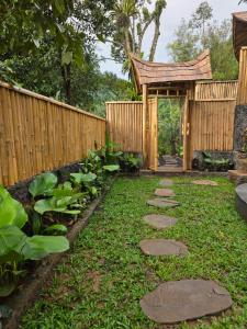 Sunrise hill bamboo house