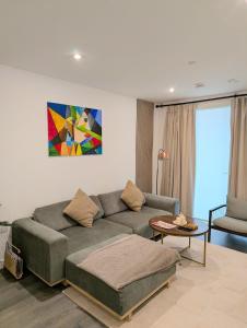 Modernistic 2 Bed - 2 Bath Flat near Central London