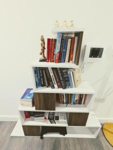 Modern 2 Bed - 2 Bath Flat near Central London with Parking Space