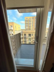 Modernistic 2 Bed - 2 Bath Flat near Central London