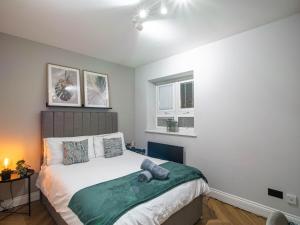 Modern 2BR 2Bath Central Leeds Apartment Parking