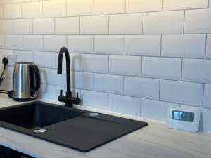 New Super Stylish Apartment Fully furnished Double Bedroom and Ensuite Bathroom Close to Camden Town and Emirates Stadium