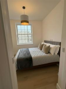 New Super Stylish Apartment Fully furnished Double Bedroom and Ensuite Bathroom Close to Camden Town and Emirates Stadium