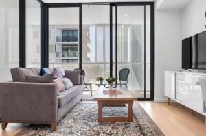 Modern Luxury 2-Bedroom Apartment Zetland E11
