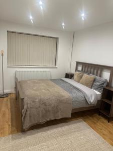 Double bedroom bungalow near Birmingham Airport, NEC,HS2,JLR & Town centres in Solihull