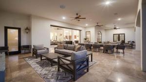 Luxury 8BR with Pool, Pickleball, Golf & Volleyball