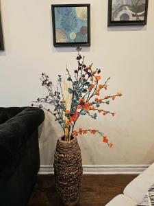 4BR Townhouse 5-Min to DIX30 20-Min to Downtown