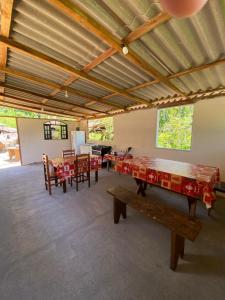 De la rosa y el canto de los pájaros