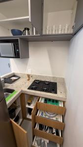 Apart Hotel Palais Versailles recém reformado com TV de cinema