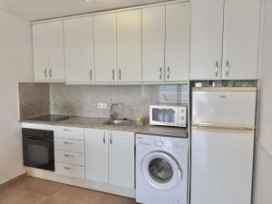 Bonito apartamento con piscina, aire acondicionado y aparcamiento a 700m de la playa de Roses - ES-319-5