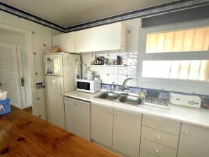 Apartamento en Roses con terraza, parking privado y cocina equipada - ES-319-48