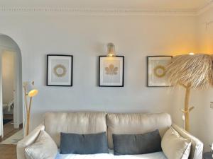 Apartamento en Roses con terraza, parking privado y cocina equipada - ES-319-48