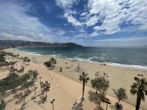 Hermoso apartamento de 3 habitaciones con aire acondicionado, aparcamiento y Wifi en Roses - ES-319-69