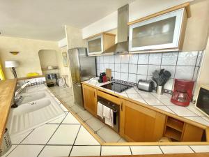 Hermoso apartamento de 3 habitaciones con aire acondicionado, aparcamiento y Wifi en Roses - ES-319-69