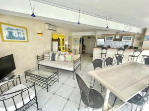 Hermoso apartamento de 3 habitaciones con aire acondicionado, aparcamiento y Wifi en Roses - ES-319-69