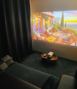 Singil Station 1min 3BR 4K Cinema Room