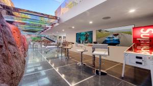 Camelback Mountain Luxury Pool, Golf, & Views