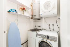 Newtown Urban Retreat with Parking on King St