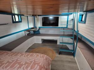 Gracie - May Unique boat stay with ocean views