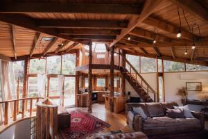 Wilderness Retreat 15mins to CBD, bath tub, forest views