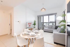 Free housekeeping visits during your stay - StayShort - Cozy Townsquare Apartment with Garden Views Sleeps 3