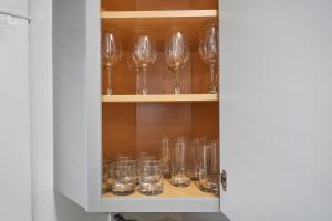 1 mile from the Beach Fire Pit, Patio, Parking!