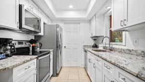 Sunny 3BR Oasis with Water View and Beach Gear Near Siesta