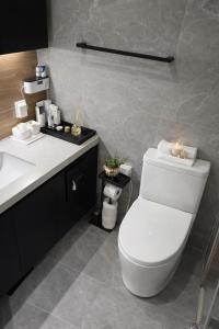 강남의 새건물에 방2개의 유닛-퀸침대2개-선릉역도보5분거리-2호선도보5분거리-강남-홍대-이태원-명동