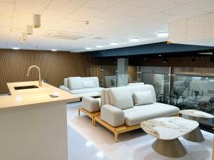 강남의 새건물에 방2개의 유닛-퀸침대2개-선릉역도보5분거리-2호선도보5분거리-강남-홍대-이태원-명동