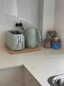 2 Bed Ground Flr Gaythorne Courtyard Apt, parking