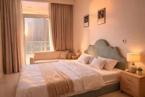 Family Stay in Downtown 2BR Sleeps 6 Burj View