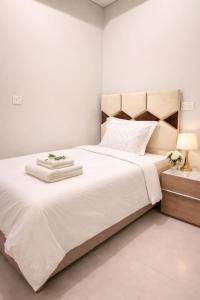 DAMAC Maison AYKON City C 3 Bedrooms Walk to Metro Sleeps 8