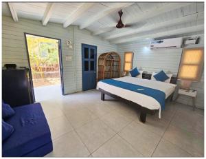 Hotel Moana Cottage Goa Near Sea Beach with Swimming pool -Free Wifi -Parking -Room Service -Best Hotel In Goa