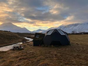 Riverside Dome cabin with skylight