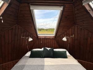 Igloo-Dome by a River - Sky Sighting