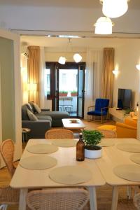 Spacious 3BR, 2BT with 5 balconies