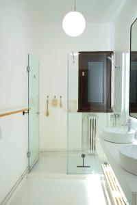 Spacious 3BR, 2BT with 5 balconies