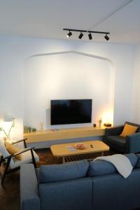 Spacious 4BR, 3BT with 3 balconies