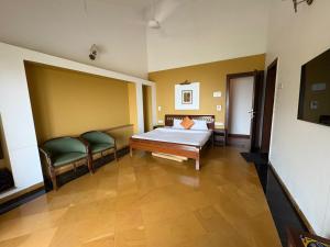 Crestwood Villa with Pvt Pool by BeeGO