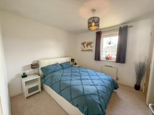 Marina View Apartment with Balcony & Sea Views