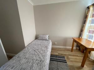 Spacious 3 bedroom duplex close to beach and restaurants