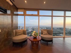 Coast Residences Near MOA and NAIA Manila Bay View with Pool