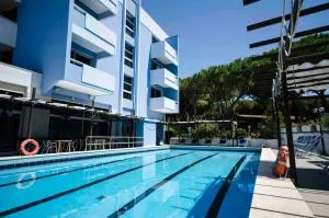 赫利俄斯大酒店 - 蒙塔尔托迪卡斯特罗