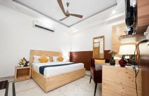 Divine Inn Hotel Near Rajouri Garden Main Market