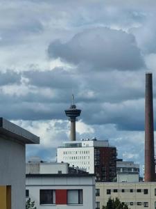 Moderni city kattohuoneisto