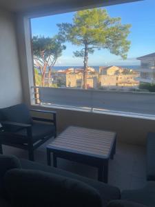 Duplex 4 personnes vue mer proches toutes commodites