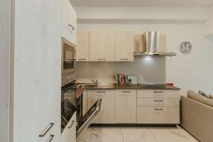 Sea Side Luxurious 2 BDR Apartment