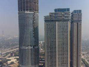 High Rise Luxe Stay - River View - Noida