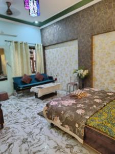 Varanasi Holiday Stay