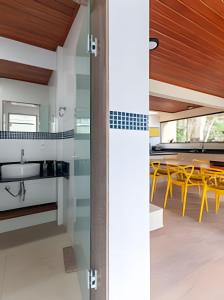 Sítio Geraes 4 Qts Área Gourmet com sauna e piscina integrada RIO PRIVATIVO COM PEQUENA CACHOEIRA